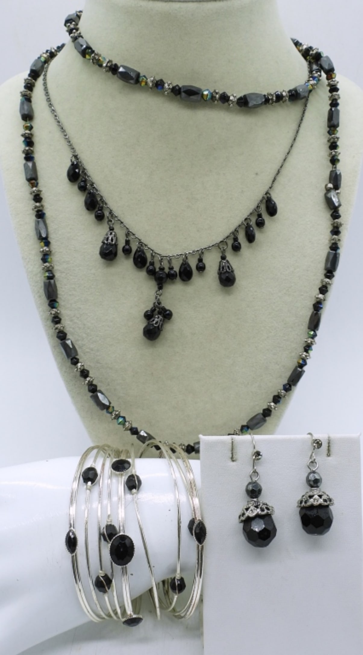 BLACK & SILVER COSTUME JEWELRY SET: TWO NECKLACES, 35" (HEMATITE LARIAT) & 18". CUFF BRACELET 7.5". PIERCED EARRINGS
