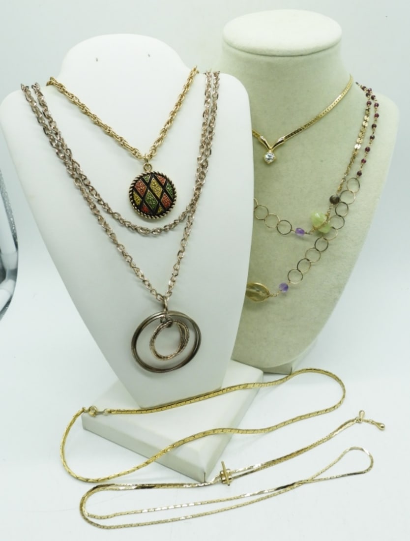 (6) FASHION NECKLACES - GOLD TONES: SIX FASHION NECKLACES - GOLD TONES - SOME GEMSTONES. 17-36 INCHES.