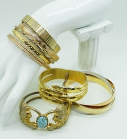 (9) GOLD TONE BANGLE BRACELETS