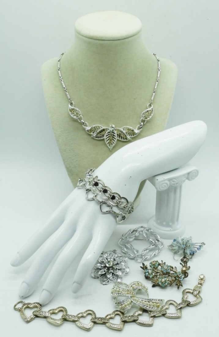 HEARTS, FLOWERS & LEAVES VTG JEWELRY: THREE HEART SHAPED BRACELETS, 7". ONE LEAF NECKLACE, 17". FIVE VINTAGE BROOCHES.