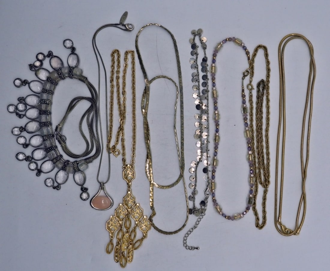 (8) VINTAGE FASHION NECKLACES: EIGHT VINTAGE FASHION NECKLACES, 14-34".