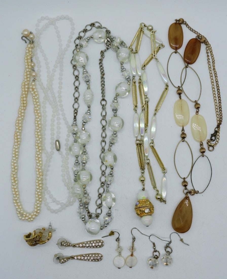 WHITE BEIGE NECKLACES & EARRINGS: 5 NECKLACES, 16-36". 4 PAIR EARRINGS