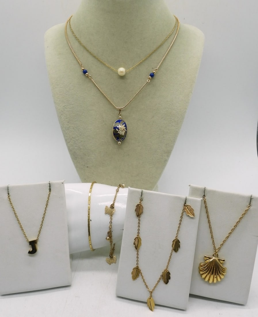 PRETTY GOLD TONE NECKLACES & BRACELETS (1 of 4)