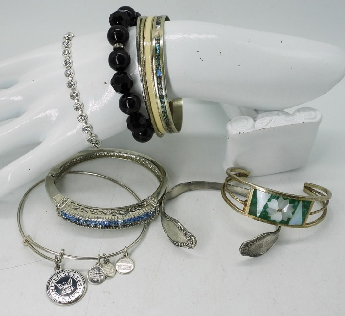(10) FASHION BRACELETS - ALL STYLES: TEN FASHION BRACELETS. 6-10".