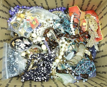 TREASURE BOX - MEDIUM FLAT RATE