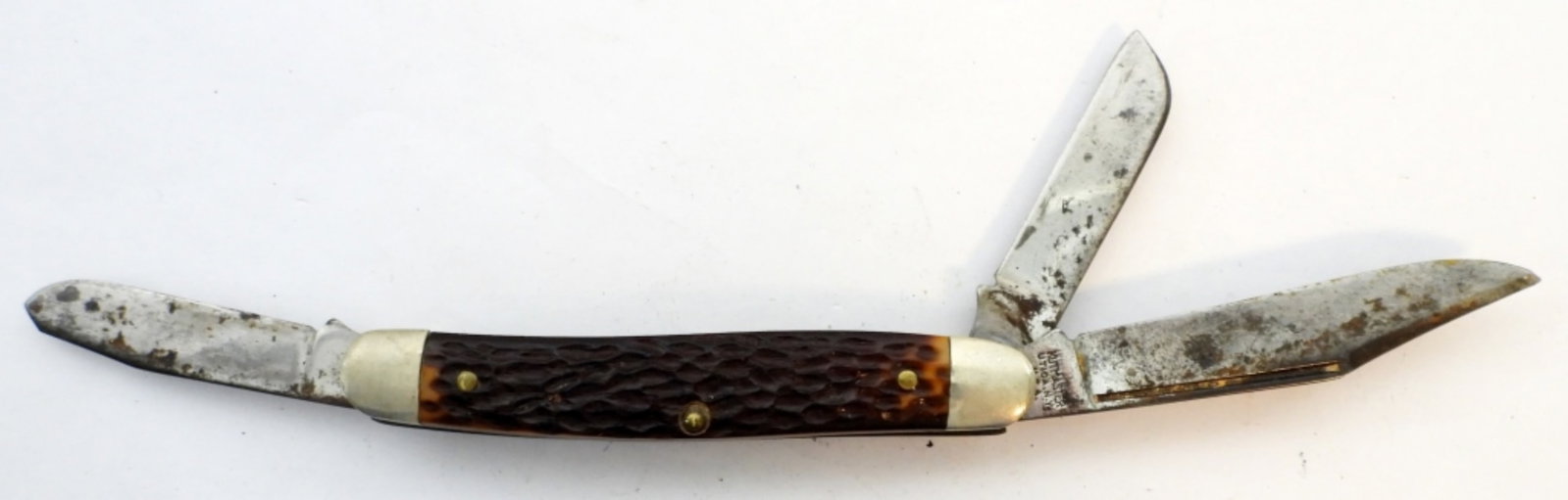VINTAGE KUTMASTER UTICA NY KNIFE: VINTAGE KUTMASTER UTICA NY KNIFE. 3 BLADE BONE HANDLE 9" OPEN
