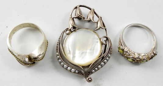 LADIES STERLING FASHION RINGS AND BROOCH