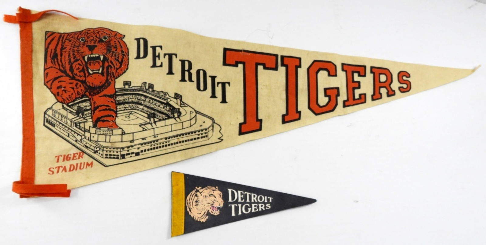 (2) DETROIT TIGERS FELT PENNANTS (1 of 2)
