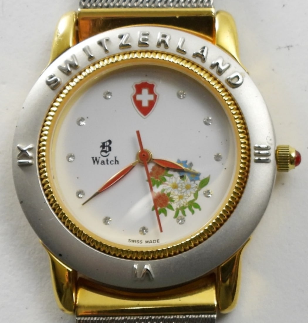 SWITZERLAND QUARTZ WRIST WATCH: PRETTY PRE-OWNED - NEEDS BATTERY - UNTESTED
