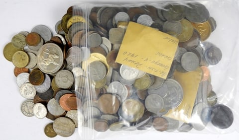 5 POUNDS WORLD FOREIGN COIN & TOKEN LOT