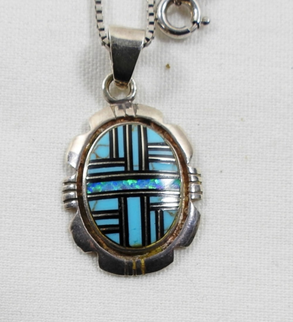 PRETTY INLAY STERLING PENDANT & CHAIN (1 of 3)