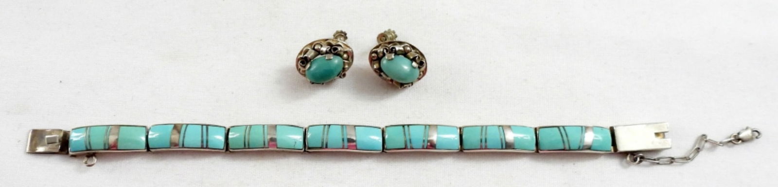 CALVIN BEGAY BRACELET & EARRINGS STERLING: CALVIN BEGAY STERLING BRACELET WITH LIGHT BLUE STONES & BLUE STONE SCREW-BACK EARRINGS 25.2 DWT