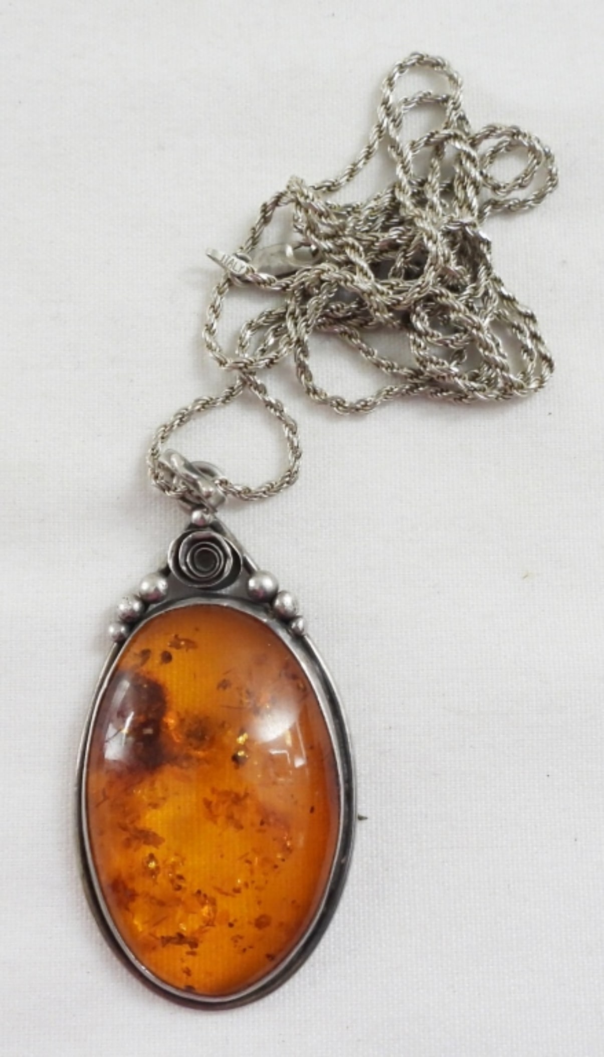 LARGE AMBER PENDANT 925 BEZEL CHAIN (1 of 2)