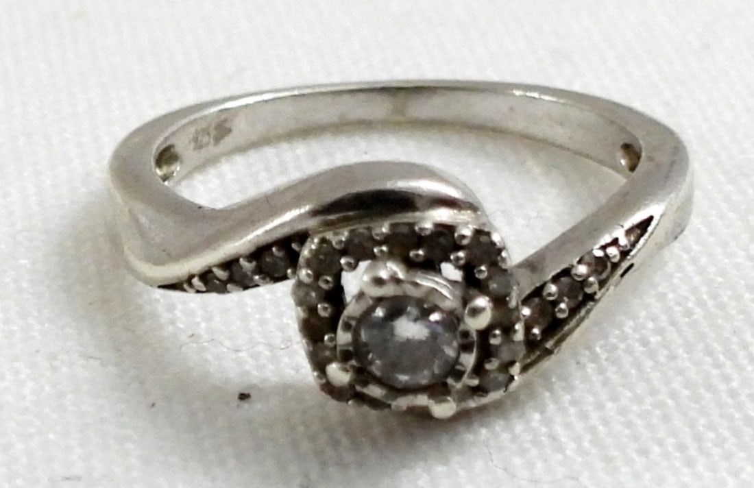 1/4 CARAT DIAMOND 925 ENGAGEMENT RING (1 of 3)