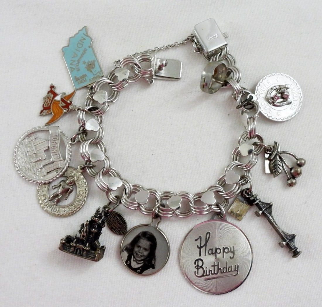 VTG STERLING CHARM BRACELET (1 of 3)