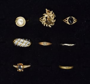 (8) GOLD TONE FASHION RINGS