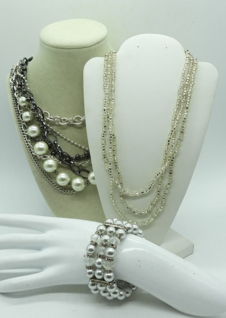 2 BULKY FASHION NECKLACES & BRACELET: NECKLACES 18" & 24". BRACELET IS STRETCHY.