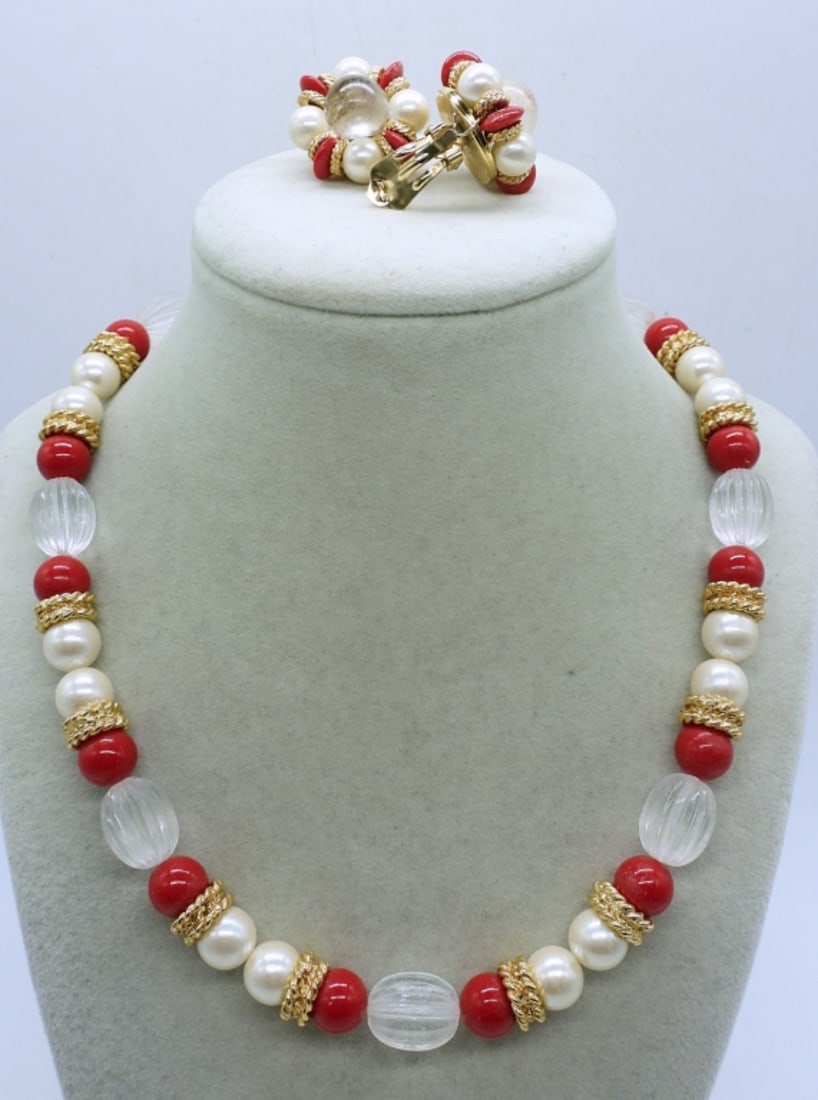 VTG RED/WHITE NECKLACE EARRINGS SET: VINTAGE RED AND WHITE GOLD TONE NECKLACE, 18". CLIP ON EARRINGS