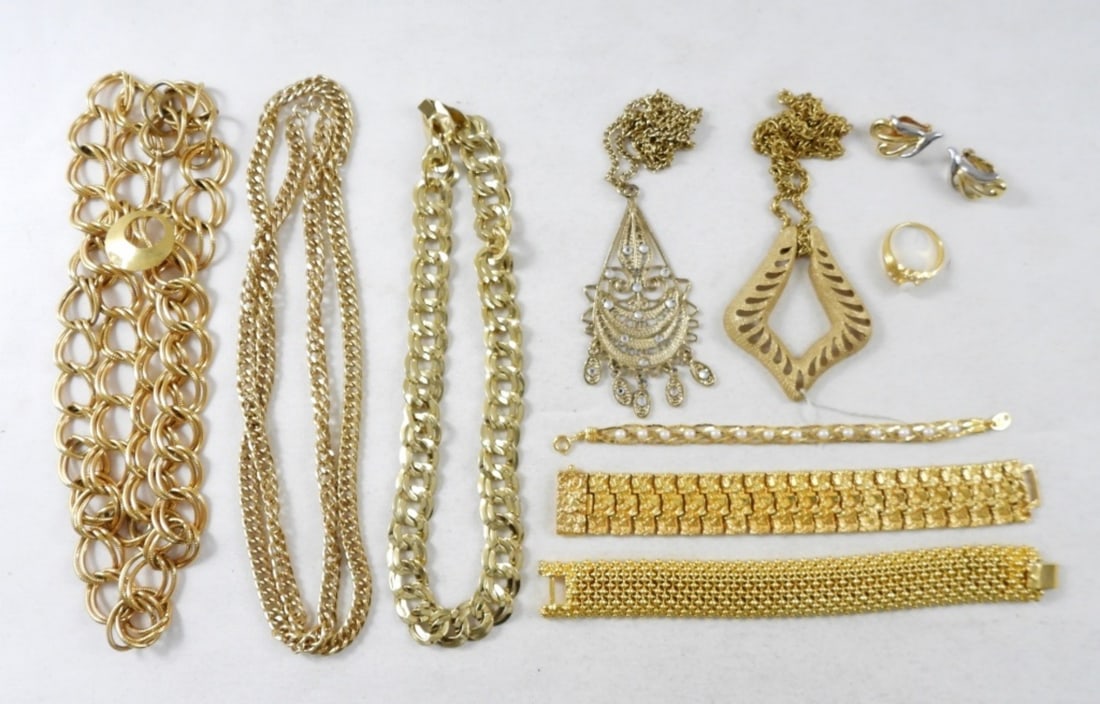 (10) GOLD TONED LOT (1 of 2)