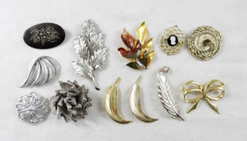 (12) VTG BROOCHES