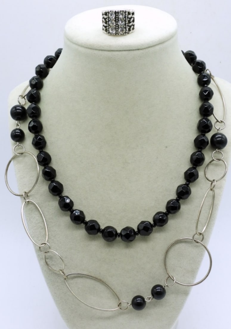 (3) SILVER TONE & BLACK WOMEN'S FASHION SET: (3) SILVER TONE & BLACK WOMEN'S FASHION SET,36" SILVER TONE & BLACK BEAD NECKLACE, A 16" BLACK BEADED NECKLACE AND A RINGS SIZE 6