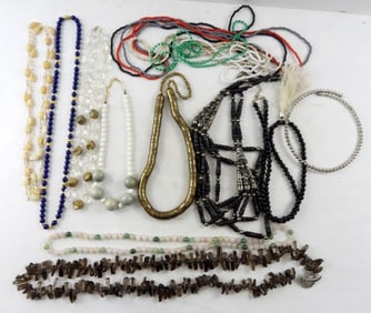 LADIES FASHION NECKLACE ASSORTED LOT (16)