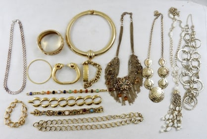 ASSORTED GOLD TONE BRACELET & NECKLACE LOT