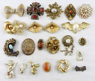 GOLD TONE VINTAGE BROOCH LOT (21)