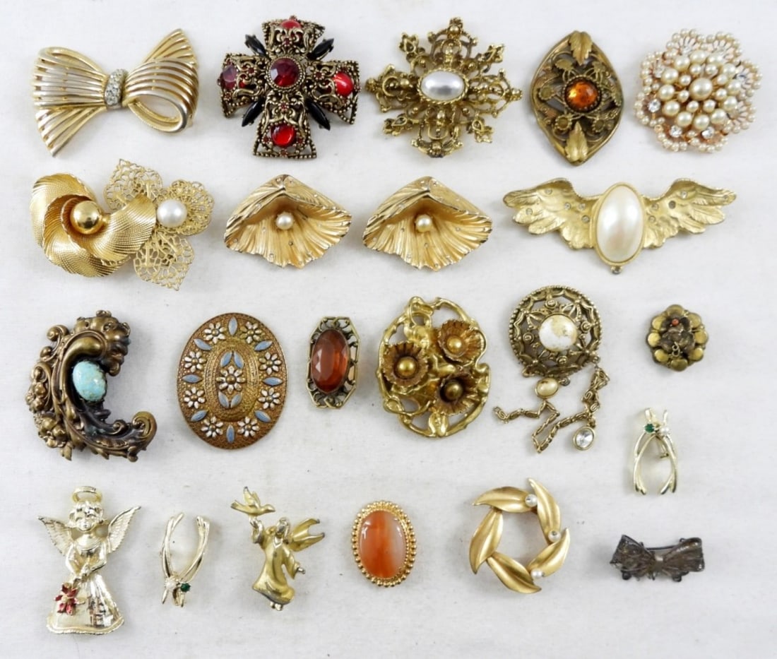 GOLD TONE VINTAGE BROOCH LOT (21) (1 of 2)