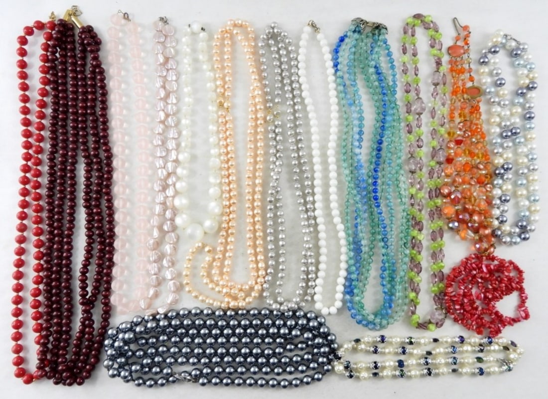 FASHION BEADED NECKLACES GRAB BAG (15): 15 VARIOUS COLORS AND LENGTHS LADIES BEADED NECKLACES