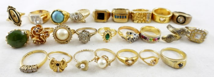 GOLD TONE LARGE RING LOT (25)