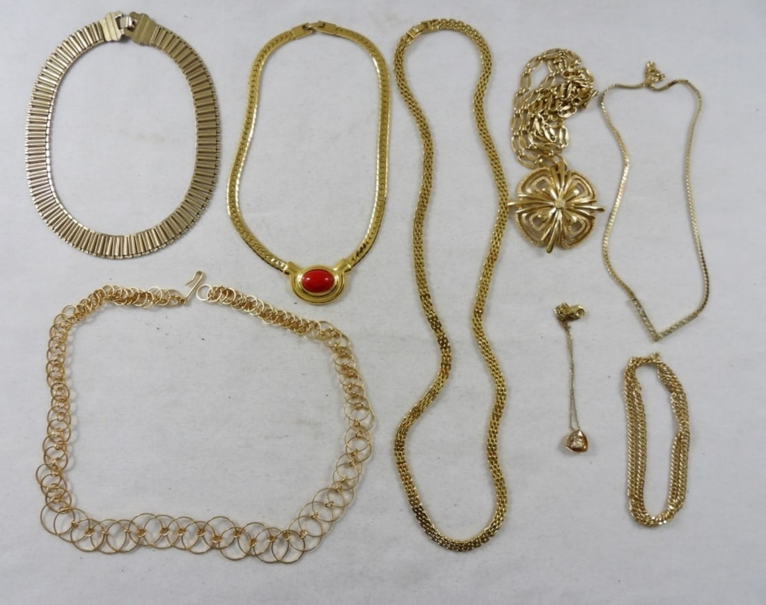FASHION GOLD TONE NECKLACES (MONET, NAPIER): 8 LADIES FASHION GOLD TONE NECKLACE LOT. INCLUDES PIECES FROM MONET AND NAPIER. BID NOW!