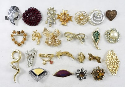VARIETY LOT VTG BROOCHES (24)