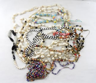 SHELLS AND COLORFUL NECKLACE LOT (14)