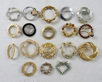 VARIETY CIRCLE SCARF PINS/ VTG BROOCHES