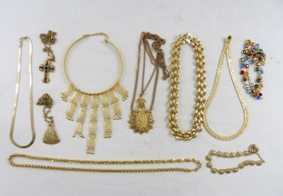 STUNNING GOLD TONE NECKLACE LOT (10)