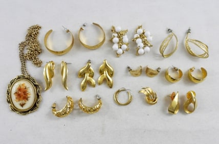 EARRING GOLD TONE SET WITH NECKLACE