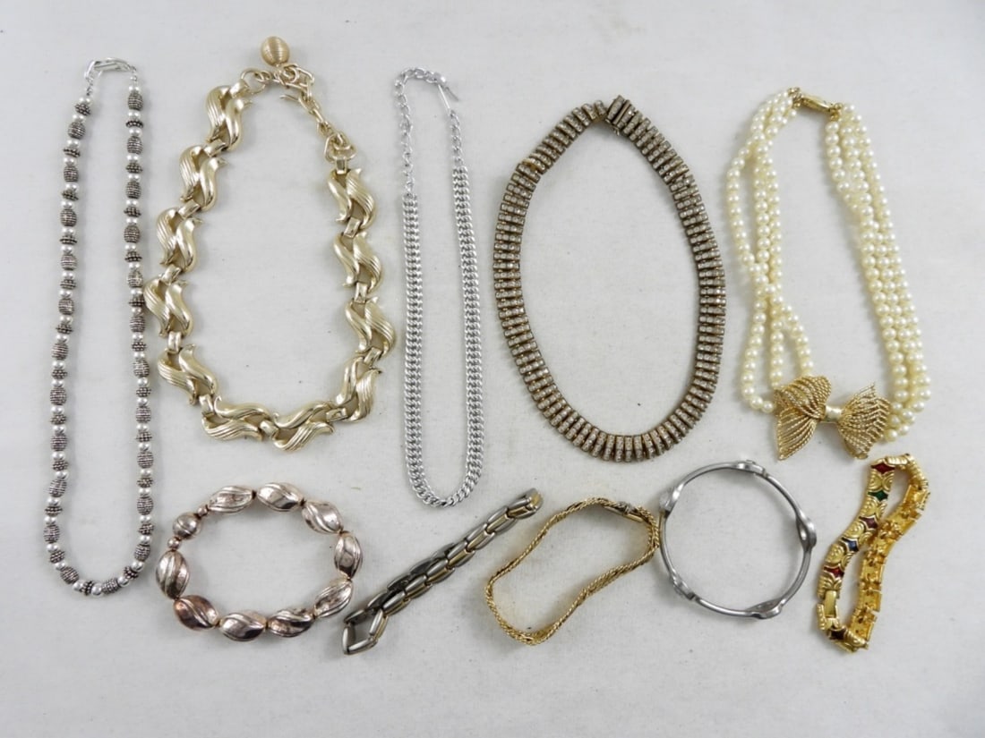 PRETTY FASHION BRACELET & NECKLACE LOT: 5 LADIES FASHION NECKLACES (LENGTHS: 14-20IN), 5 LADIES FASHION BRACELETS