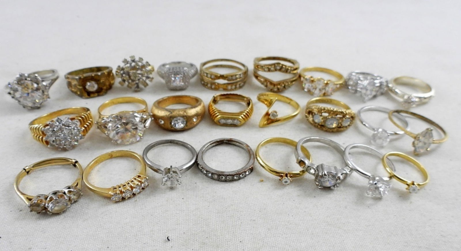 BRIDAL SPARKLING DIAMOND LIKE RING LOT (1 of 2)