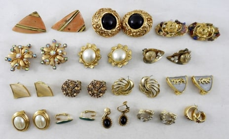 GOLD TONE LADIES FASHION EARRINGS LOT (15)