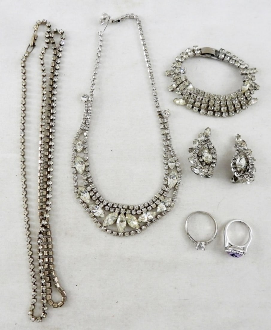 BRIDAL SPARKLING JEWELRY SET (1 of 2)