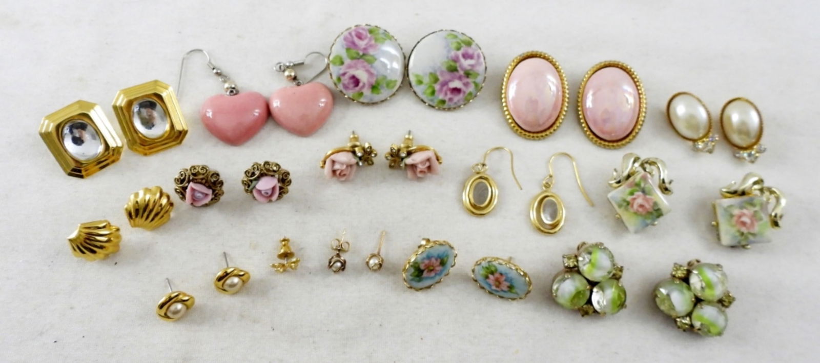 WHIMSY PINK & GOLD TONE LADIES EARRINGS (1 of 2)