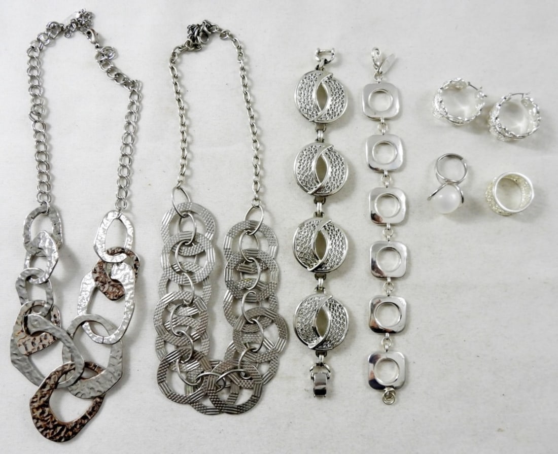 MODERN FASHION JEWELRY CHUNKY LOT (1 of 2)