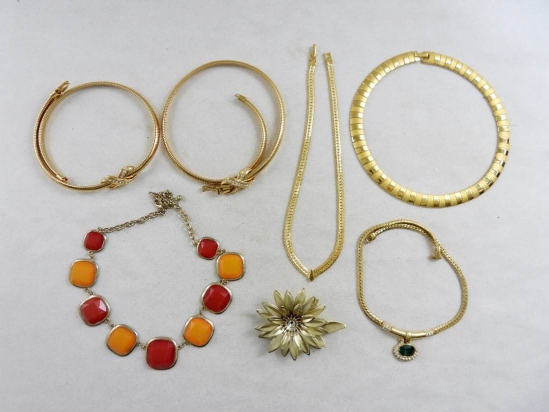 (7) GOLD TONE NECKLACES (1 of 2)