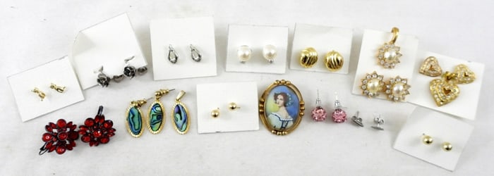 (13) EARRING LOT