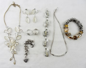 (8) SILVER TONE FASHION JEWELRY LOT