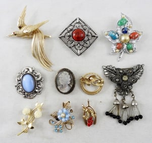(10) VTG CAMEO BROOCH