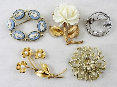 (5) WTG BROOCHES