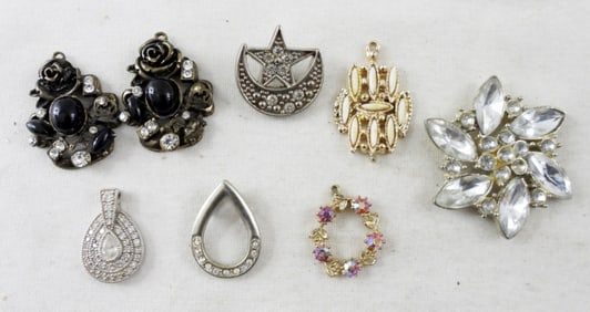 (8) RHINESTON PENDANTS