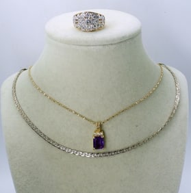 3 GOLD TONE LADIES NECKLACE AND RING SET